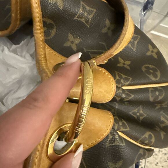 Louis Vuitton Galliera GM Monogram Shoulder Bag - Picture 5 of 11